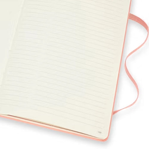 una libreta abierta mostrando páginas rayadas de color rosa claro con el número de página 149.