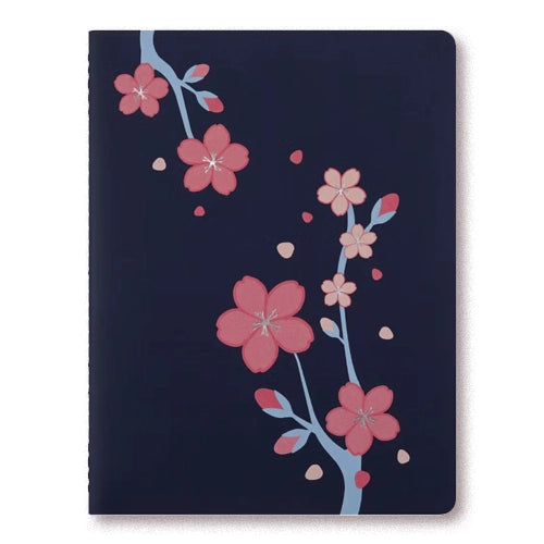 La portada de una libreta azul oscuro con un diseño artístico de ramas y flores de cerezo rosas.
